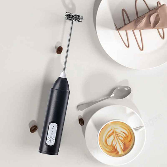 Mousseur a lait avec cafe