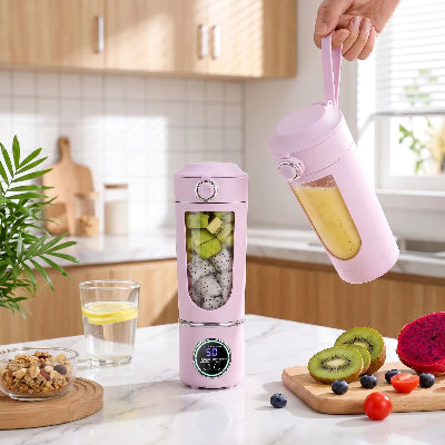 deux blender smoothies sur cuisine