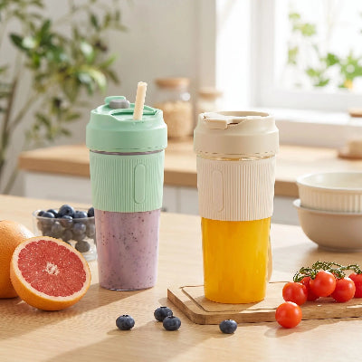deux mixeurs portables sur table
