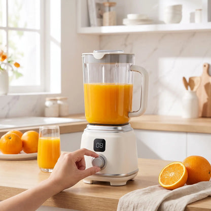 main touchant le mixeur blender pour le démarrer