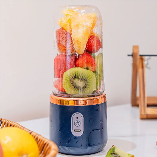 mini mixeur portable sur la table de cuisine