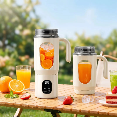mixeur portable blanc avec des oranges